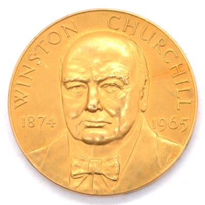 Lot 140 - Winston Churchill 1874-1965 - a 9 carat yellow gold commemorative medal by John Pinches.