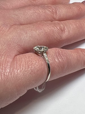 Lot 33 - A diamond solitaire ring.