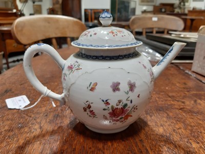 Lot 60 - 19th century Chinese porcelain teapot