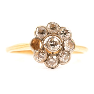 Lot 65 - A diamond cluster ring.