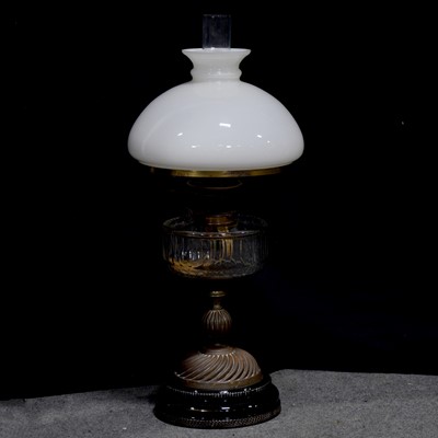 Lot 467 - Victorian brass and glass oil lamp