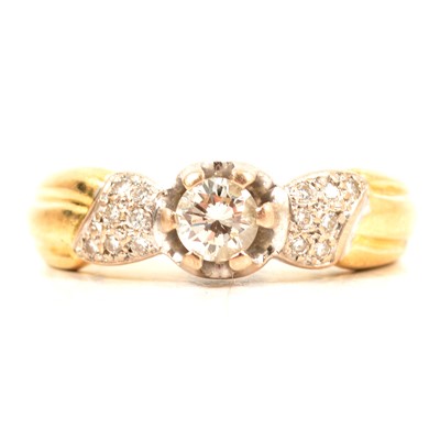 Lot 38 - A diamond solitaire ring.