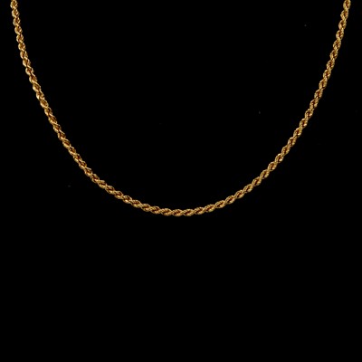 Lot 276 - A yellow metal solid rope link chain necklace.