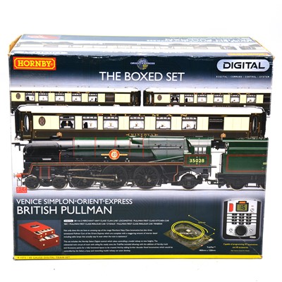 Lot 424 - Hornby OO gauge locomotive set, 'British Pullman', boxed