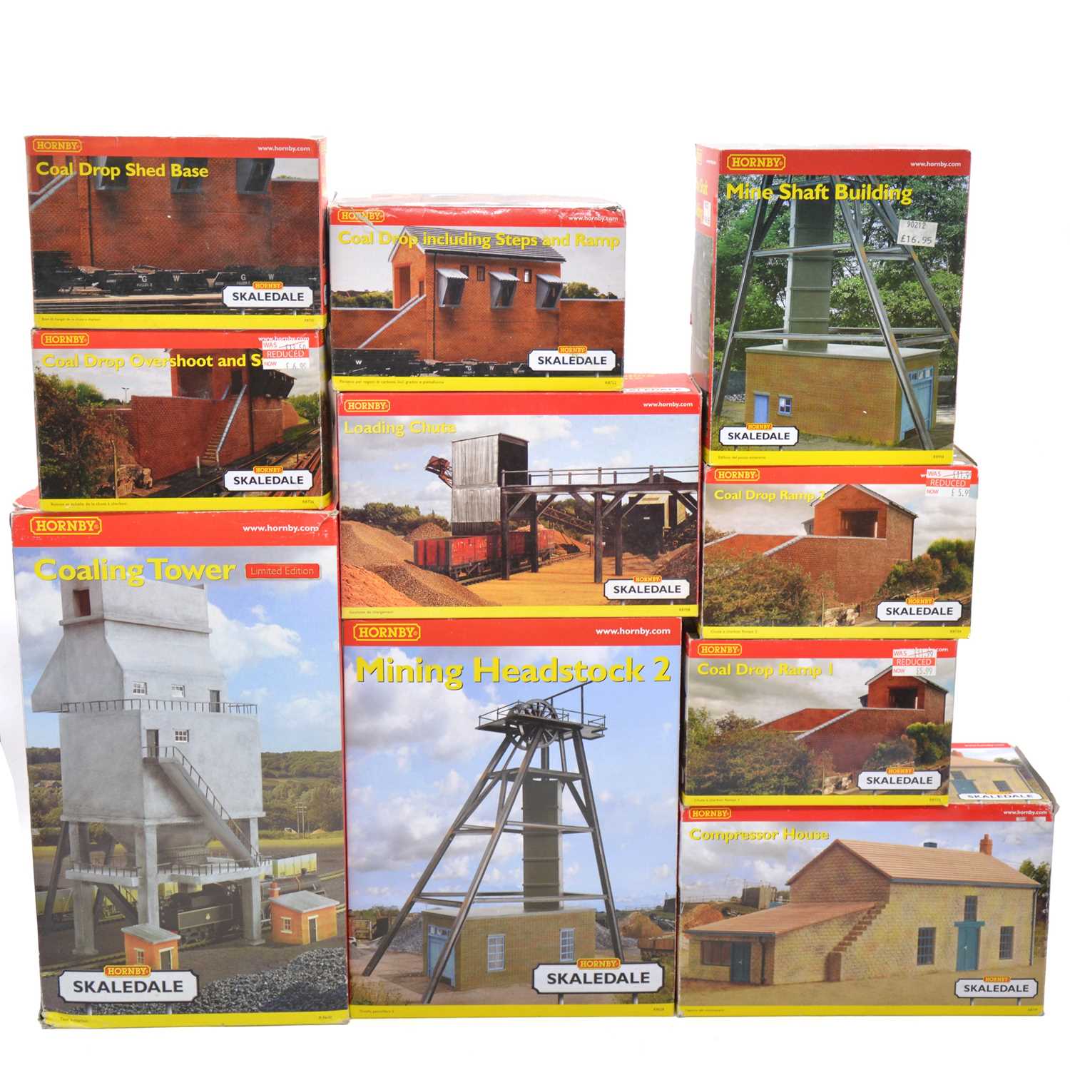 Lot 387 - Ten Hornby OO gauge Skaledale buildings, boxed