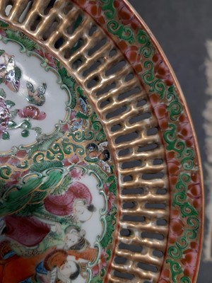 Lot 15 - Set of twelve Cantonese reticulated plates
