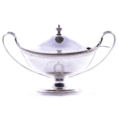 Lot 87 - Silver pedestal lidded sauce tureen with ladle