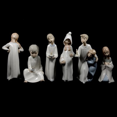Lot 42 - Five Lladro figures of children in nightgowns, and another similar figure