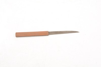 Lot 157 - Japanese short sword