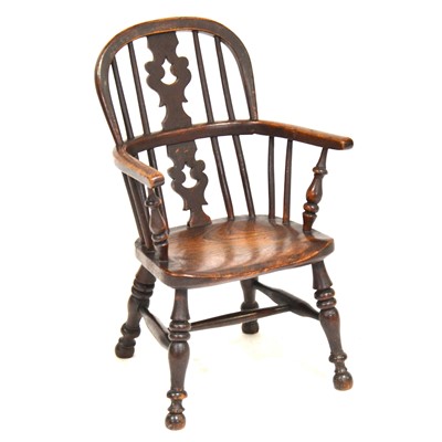 Lot 464 - Late Victorian child's Windsor chair