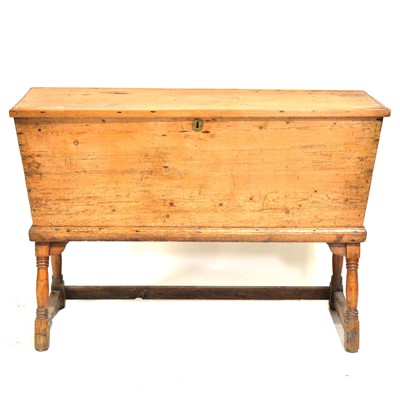 Lot 421 - Old pine dough bin