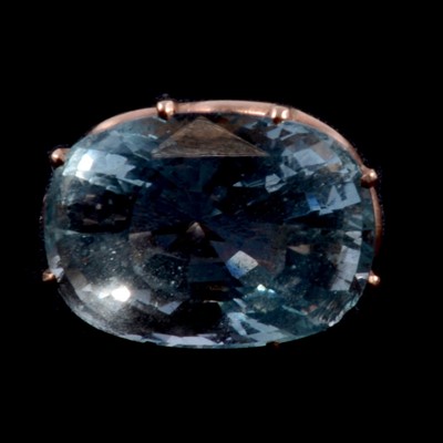 Lot 177 - An aquamarine brooch.