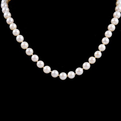 Lot 283 - A cultured pearl necklace.