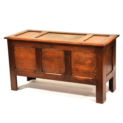 Lot 487 - Oak coffer