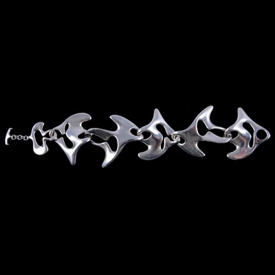 Lot 314 - Henning Koppel for Georg Jensen of Denmark - a silver bracelet in the Amoeba design numbered 89.