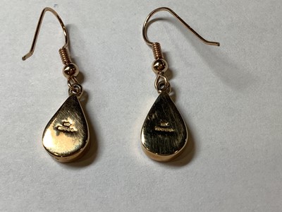 Lot 198 - David Scott-Walker - a Blue John pendant and chain and pair of earrings.