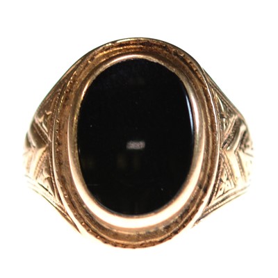 Lot 99 - A 9 carat gold black onyx signet ring.