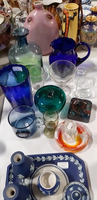 Lot 68 - Small collection of assorted decorative glass