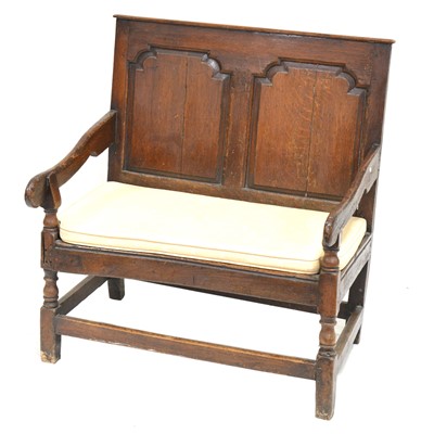 Lot 432 - Small Georgian oak settle