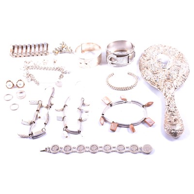 Lot 441 - A collection of gold, silver and white metal jewellery and vintage items.