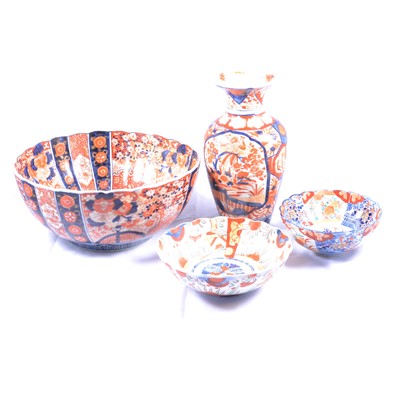 Lot 107 - Large Imari pattern rose bowl, dishes, and a vase