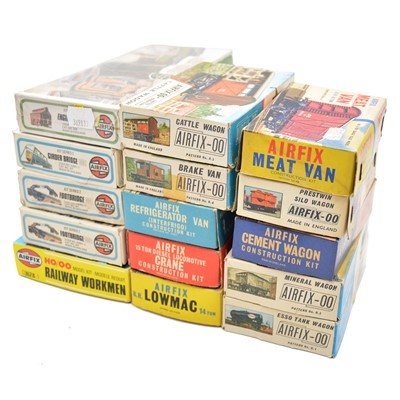 Lot 109 - Fifteen Airfix OO gauge model railway wagon kits and trackside buildings, boxed