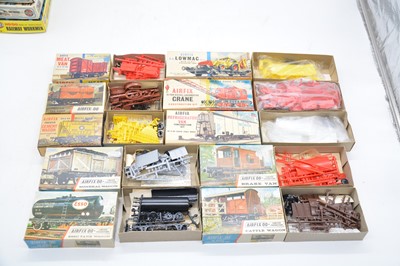 Lot 109 - Fifteen Airfix OO gauge model railway wagon kits and trackside buildings, boxed