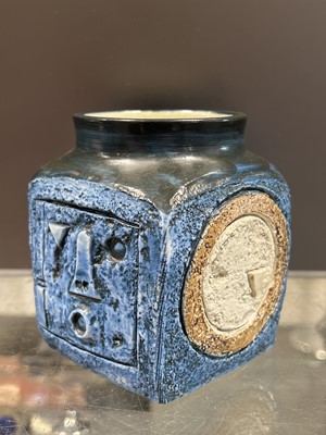 Lot 58 - Alison Brigden for Troika Pottery, a textured Marmalade pot