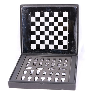 Lot 135 - Aquascutum chess set