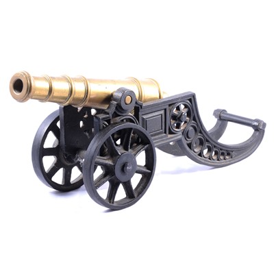 Lot 9 - Table cannon