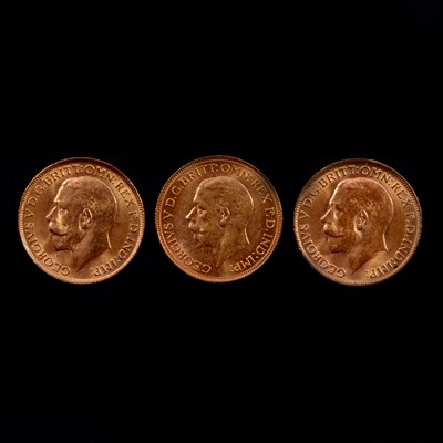 Lot 265 - Three Gold Full Sovereign coins, George V, 1913/1914/1929.