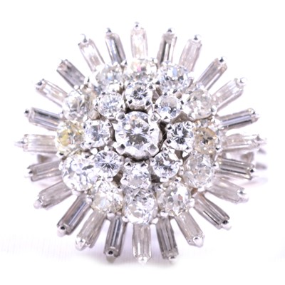 Lot 77 - A large multi stone diamond cluster ring.