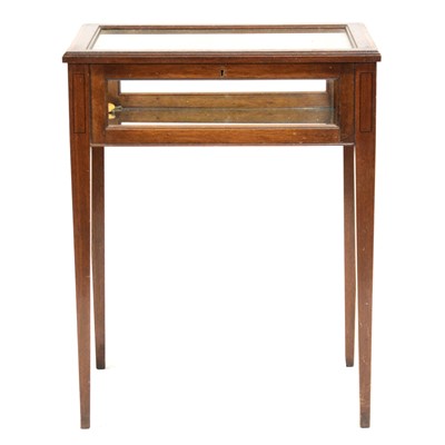 Lot 549 - Edwardian style inlaid mahogany display table