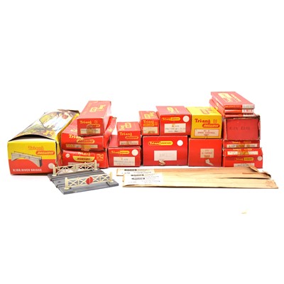 Lot 483 - Twenty Triang OO gauge wagons and trackside accessories