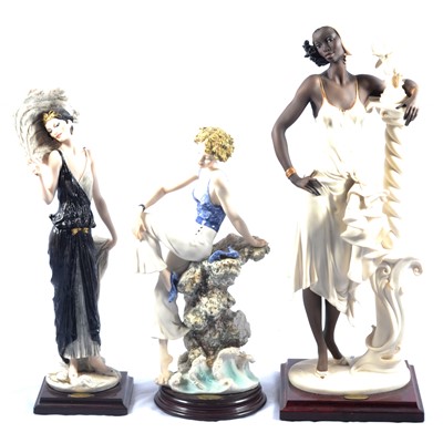 Lot 54 - Eleven Giuseppe Armani figurines.