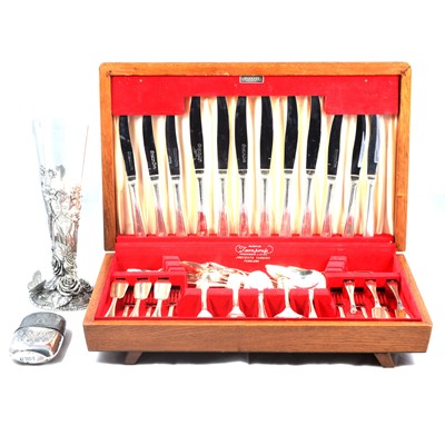 Lot 190 - Canteen of cutlery and other plated ware