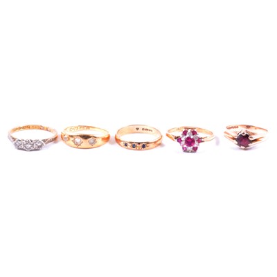 Lot 21 - Five gold rings, diamond, sapphire, garnet and others.
