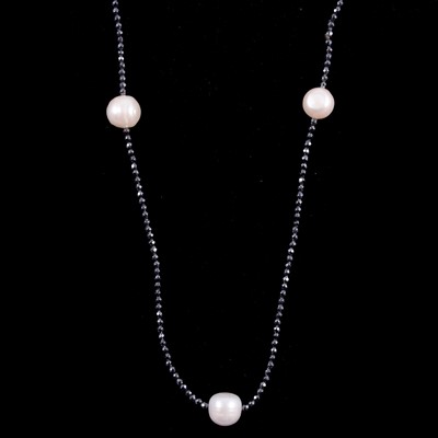 Lot 322 - A haematite and cultured pearl rope necklace.