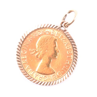 Lot 121 - A Gold Full Sovereign Coin pendant.