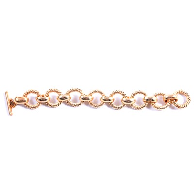 Lot 270 - A modern 9 carat yellow gold circle link bracelet.