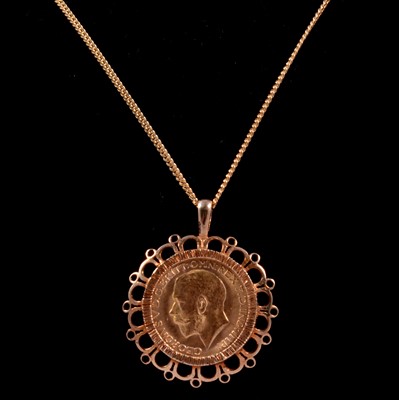 Lot 117 - A Gold Full Sovereign Coin pendant and chain.