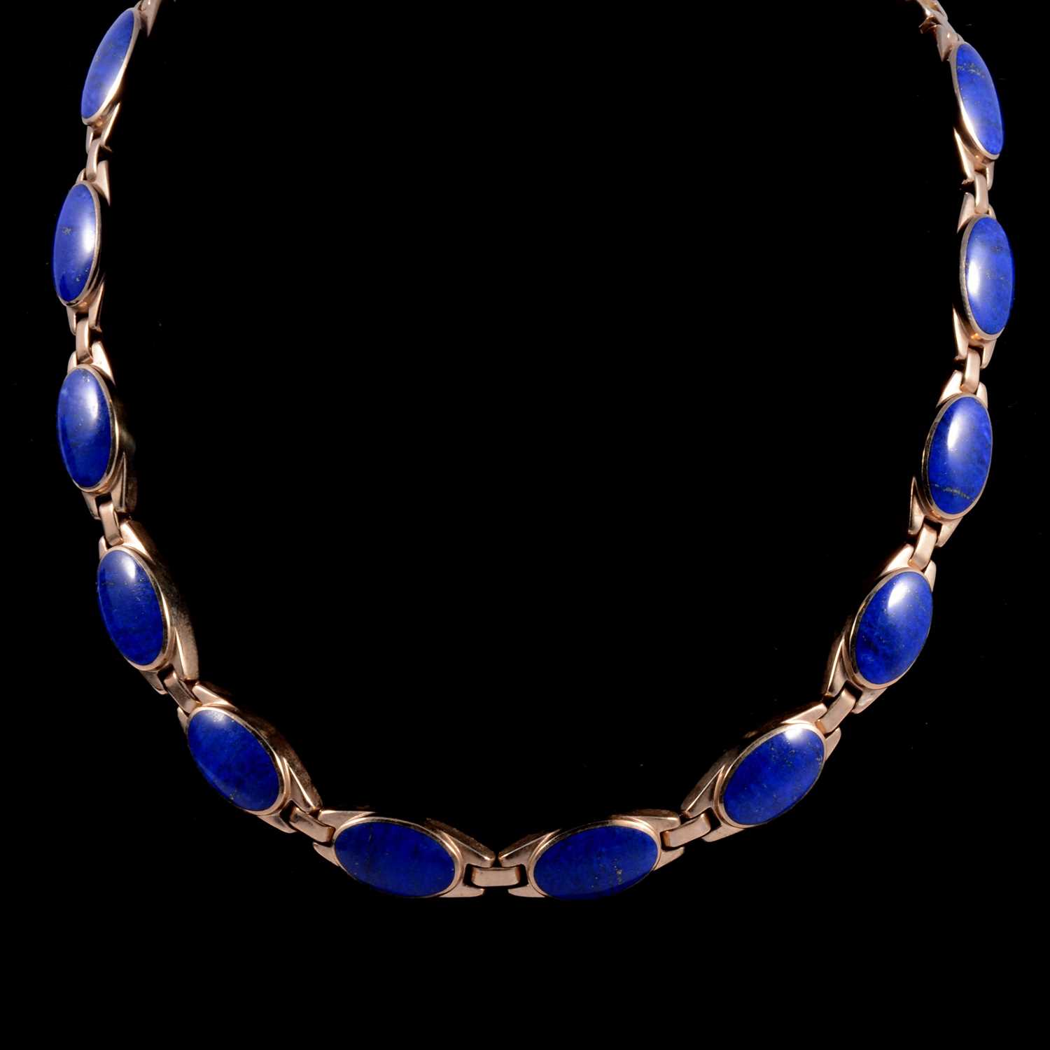 Lot 275 - A 9 carat gold lapis lazuli necklace.