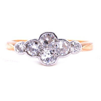 Lot 84 - A diamond six stone boat shape cluster ring.