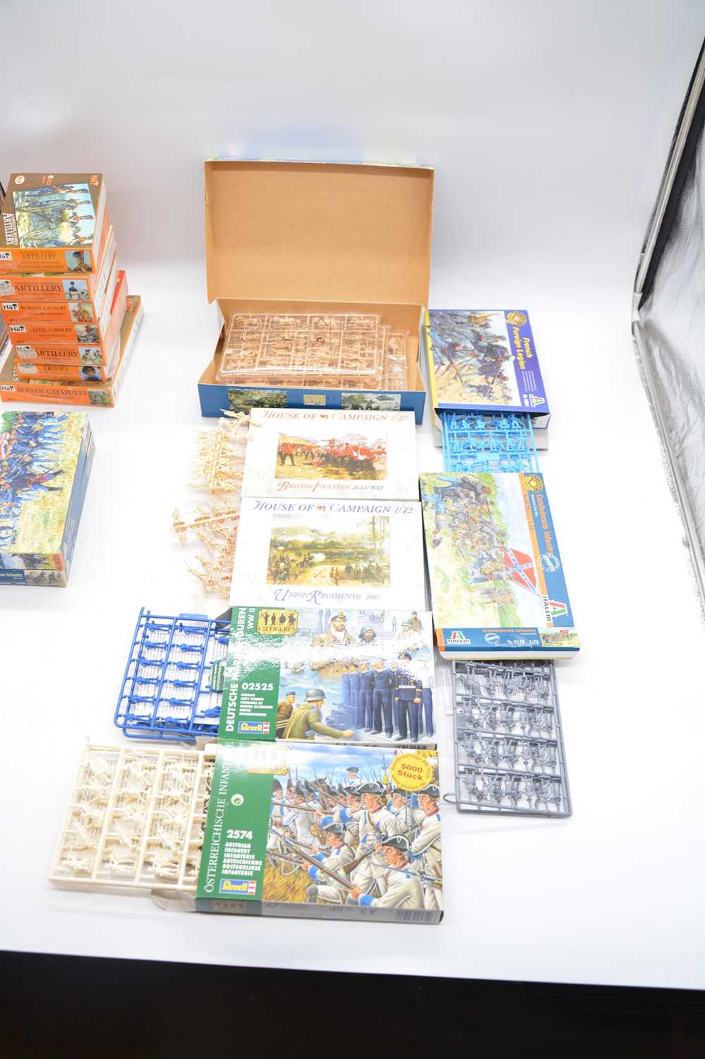 Lot 66 - Sixteen 1/72 scale model figure sets,