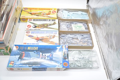 Lot 7 - Twelve 1/32 and 1.48 scale model aircraft kits, boxed