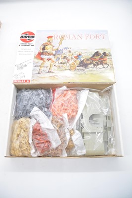 Lot 34 - Two Airfix series 6 model forts, boxed