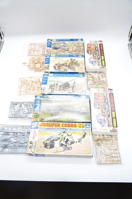 Lot 65 - Fourteen 1/72 scale model kits, boxed
