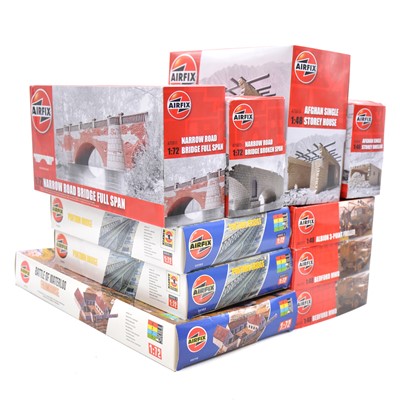 Lot 32 - Ten Airfix 1/72 and 1/48 scale model buildings and vehicle kits, boxed