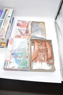 Lot 9 - Twelve Revell and Airfix scale model kits, various scales, boxed