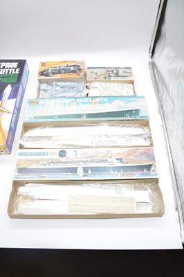 Lot 9 - Twelve Revell and Airfix scale model kits, various scales, boxed